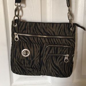 Baggallini cross over bag